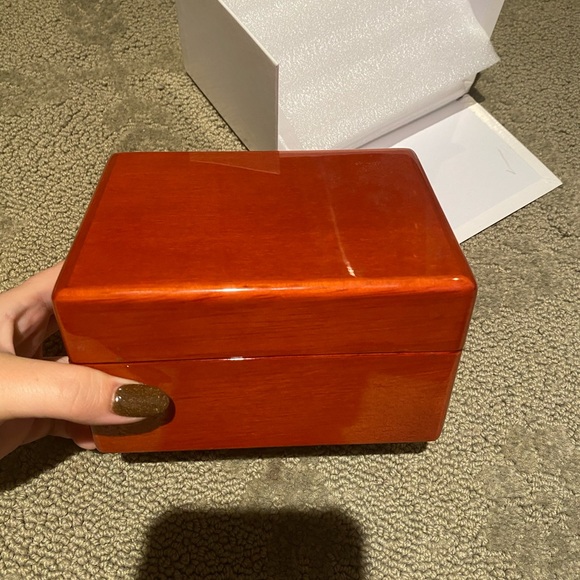 Extra pics of box main image 3